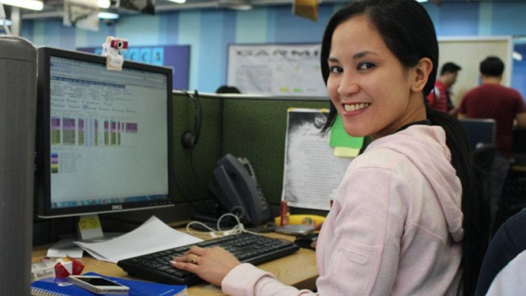 Filipina woman working as a call center agent