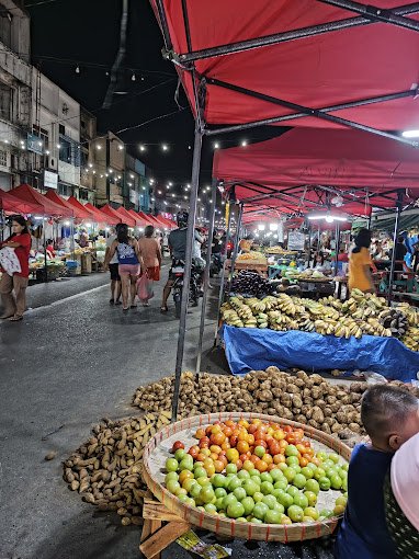 Fresh Vegetables in Carbon Night Market | Photo by aime