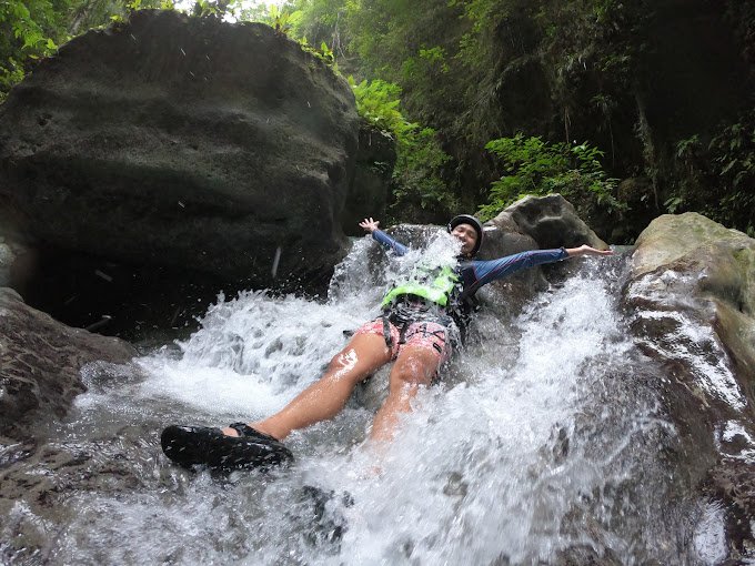 Kawasan falls activity by Pongpob Camlun