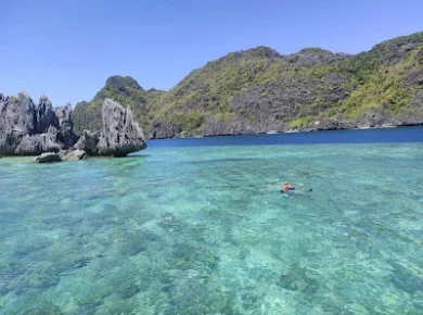 Swimming in Tapiutan Island by Rahul Parab