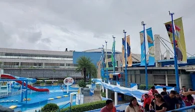 Manila Ocean Park by Monchito Rioflorido