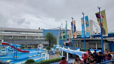 Manila Ocean Park by Monchito Rioflorido