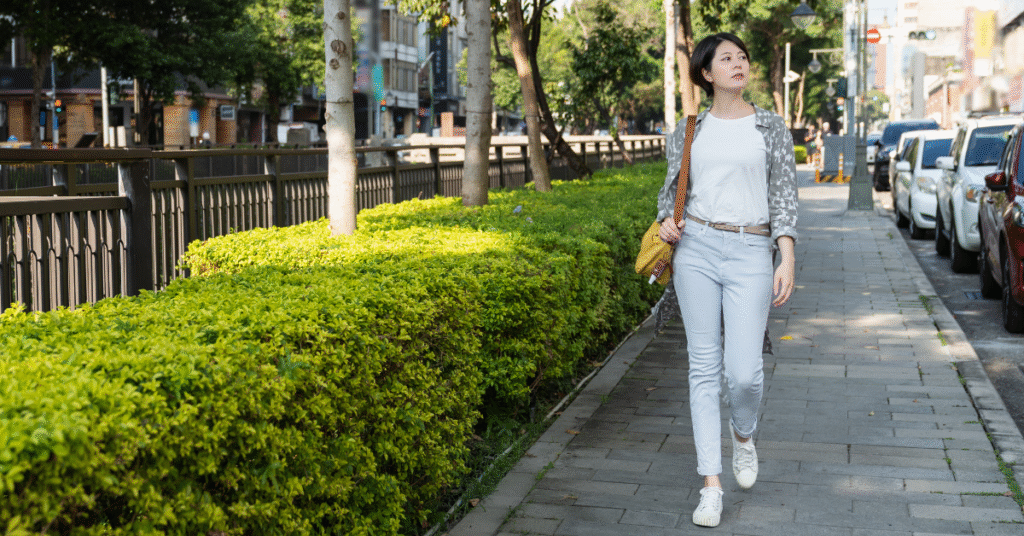 Cebu Life & Leisure: Simply Cebu, Beautifully Lived Walking Along the Street